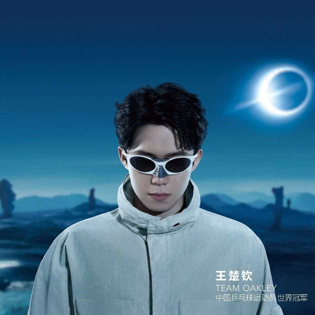 認(rèn)可+1！ Wang Chuqin成為Oakley隊(duì)的成員 官方海報(bào)風(fēng)格很酷